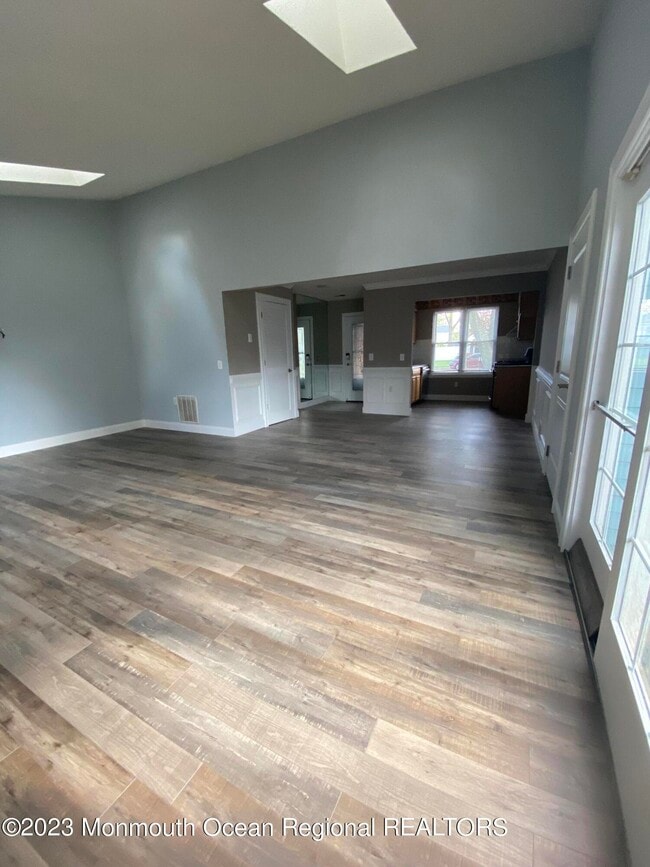 Building Photo - 120 Oak Hill Dr