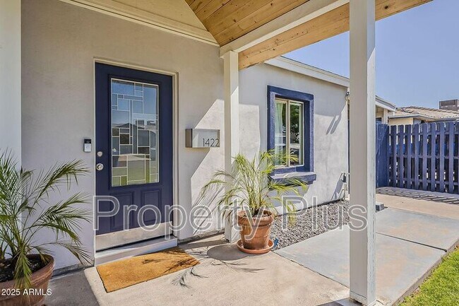 Foto del edificio - 1422 E Windsor Ave