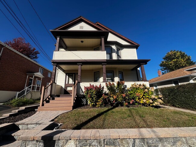 Inviting 2-Bedroom 2nd Floor Apartment in ... - Inviting 2-Bedroom 2nd Floor Apartment in ...