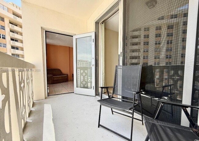 Foto del edificio - 1817 S Ocean Dr