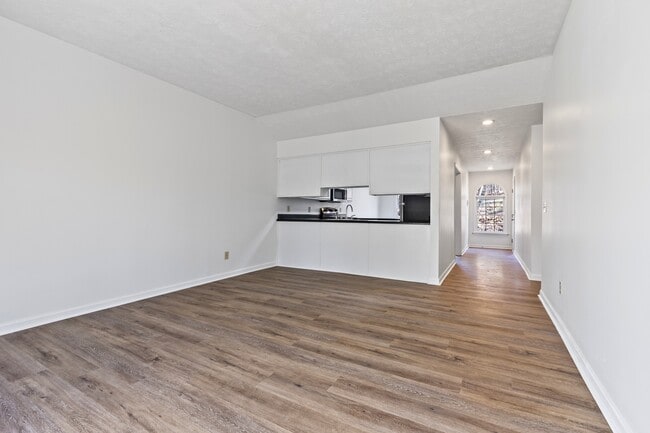 Building Photo - 463 Reede St