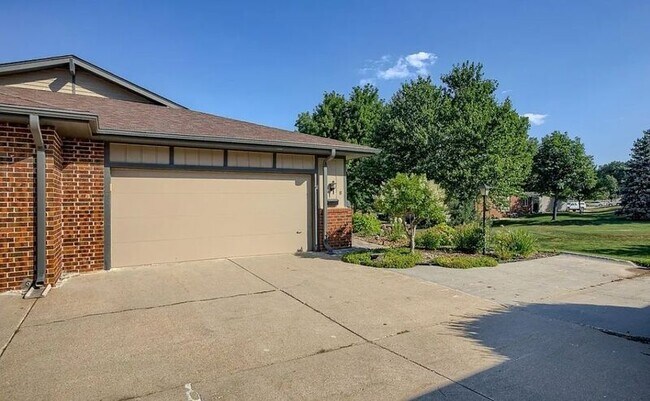 Building Photo - 7200 Old Post Rd