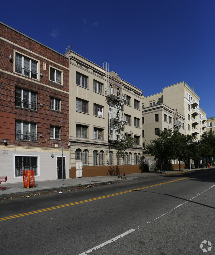 Primary Photo - La Granada Apartments