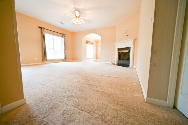 Foto del edificio - 719 Sandy Ridge Ct