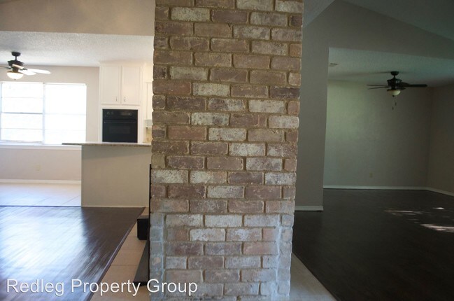 Building Photo - 5912 Sycamore Creek Rd