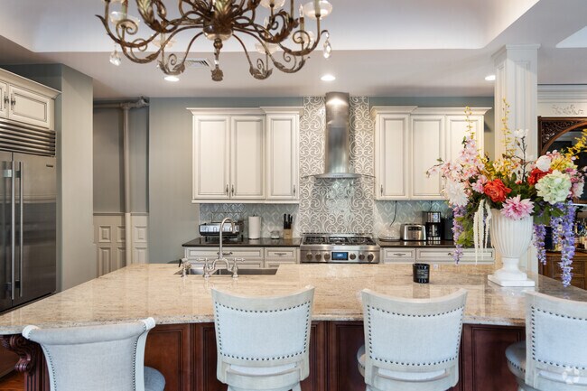 Kitchen - Furnished Luxury Landmark Townhouse