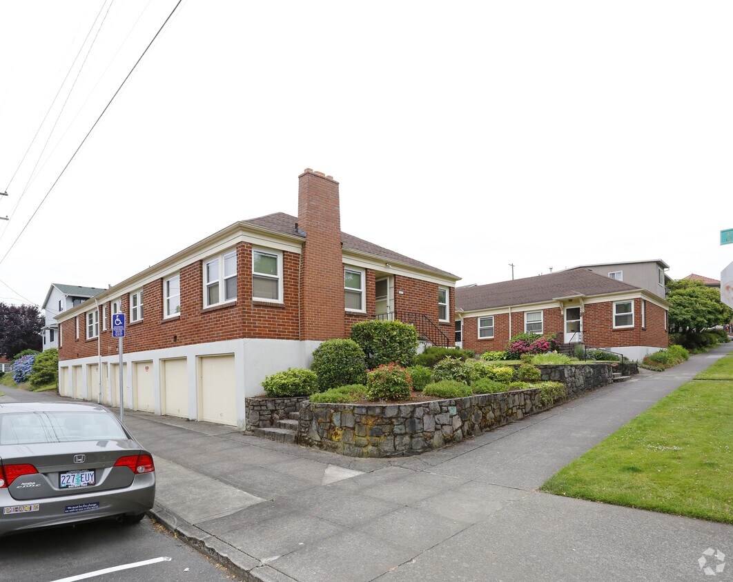 Helenas Court Apartments Apartments in Portland, OR
