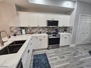 Building Photo - 10700 Ravenna Way