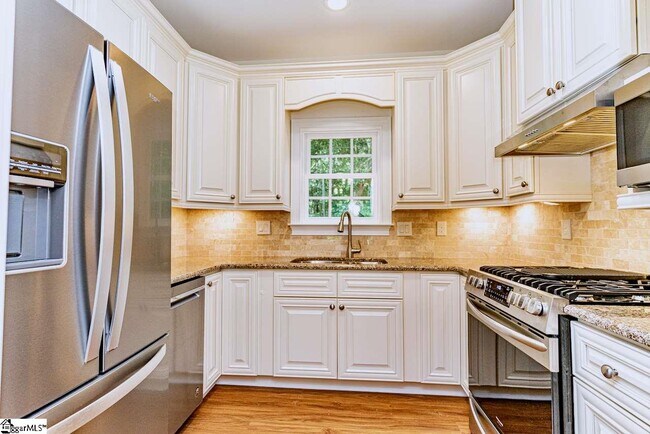 Building Photo - 225 Hunt Club Dr