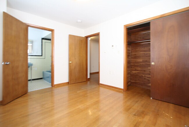 Foto del edificio - 313 W Burke St