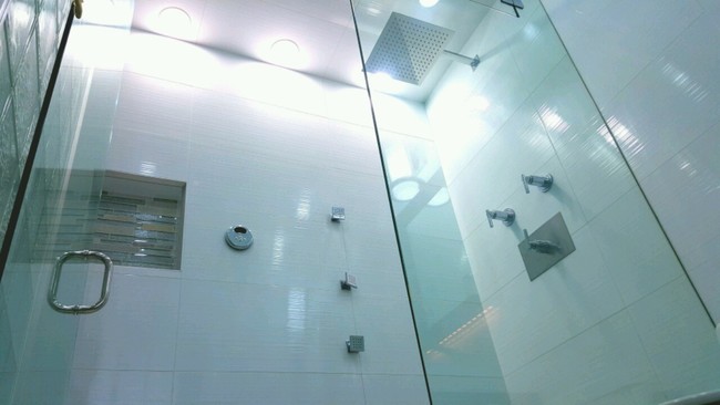 Shower And Steam! - 1256 N Detroit St