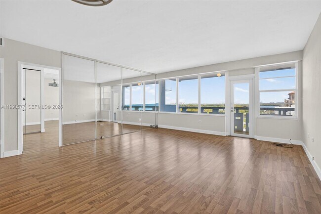 Foto del edificio - 3111 N Ocean Dr