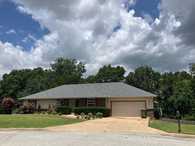 Building Photo - 1503 E Twin Lakes Dr