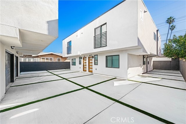 Building Photo - 2002 Hillcrest Dr