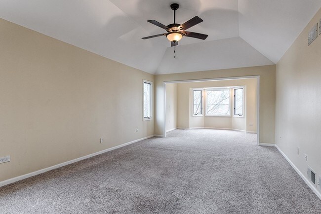 Building Photo - 4 bedroom in Naperville IL 60564