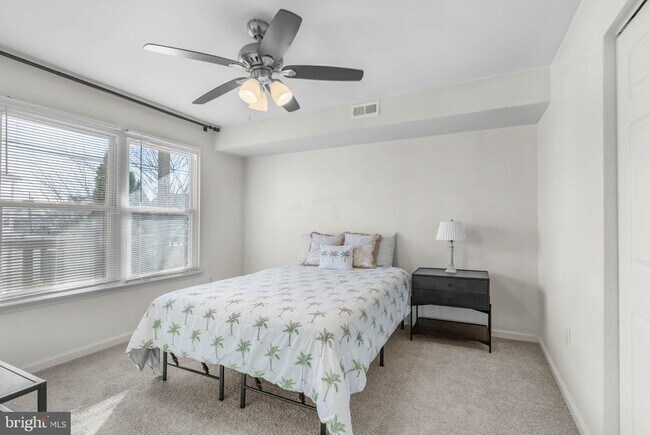 Foto del edificio - 413 W Beach Ave