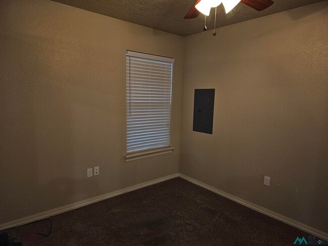 Building Photo - 1505 Hickory St