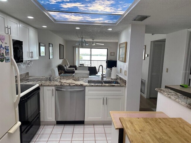 Foto del edificio - 4835 Bonita Beach Rd SW