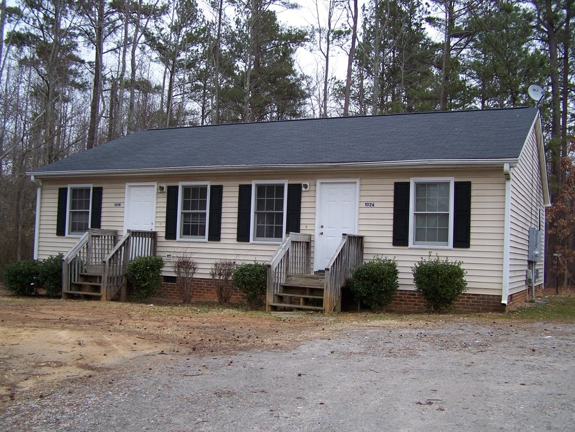 Primary Photo - 102 Hunt Ave