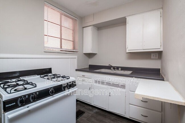 Foto del edificio - 619 Gainsborough Rd