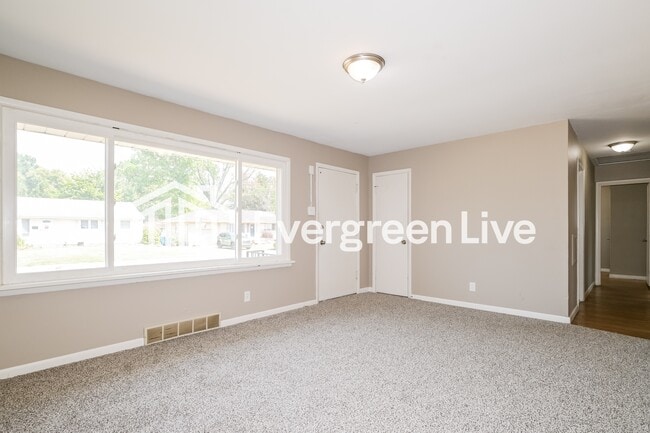 Foto del edificio - 220 Jeanette Dr