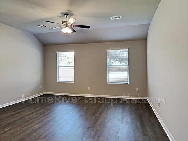 Building Photo - 16370 Creek Dr