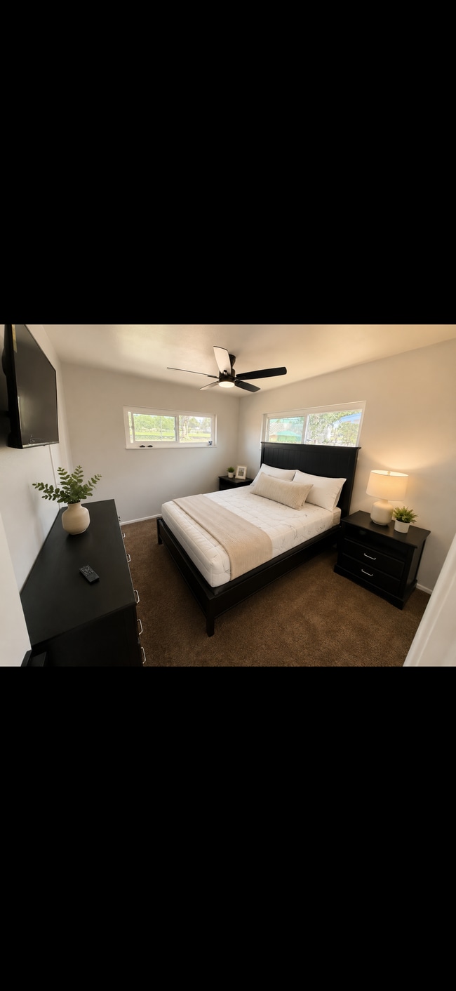 Building Photo - 6688 Montclair Dr