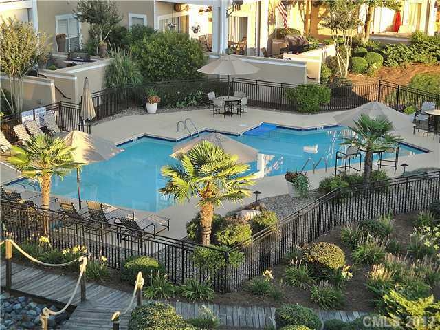 Foto del edificio - 17811 Half Moon Ln