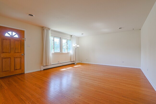 Building Photo - 1147 Prairie Lawn Rd