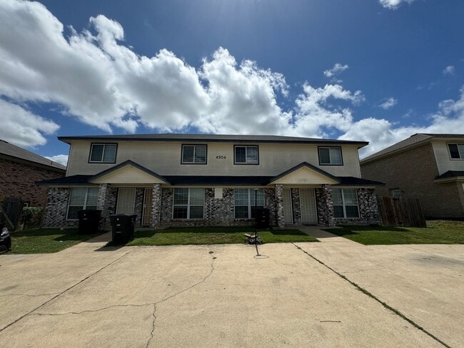 Building Photo - 4304 Sylvia Dr