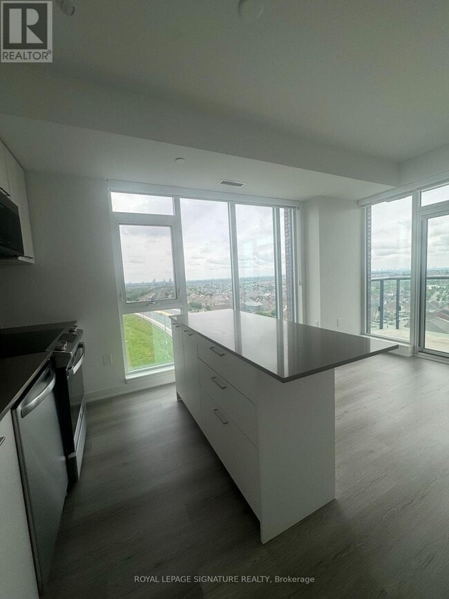 Building Photo - 40 Lagerfeld Dr