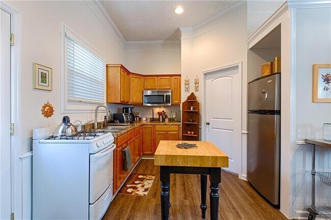 Foto del edificio - 663 Bouldercrest Dr