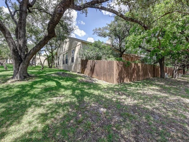 Foto del edificio - 4119 Bayberry Dr