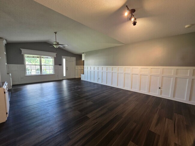 Foto del edificio - 200 Flagstone Ln
