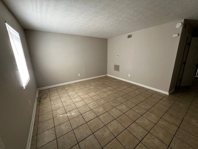 Foto del edificio - 2708 Greystone Ct