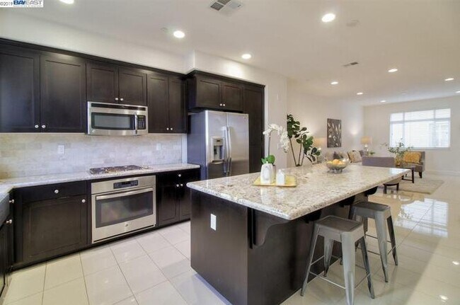 Building Photo - 5315 N Esprit Loop