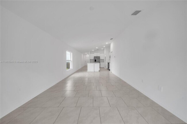 Foto del edificio - 12089 Monterey Pine Ln