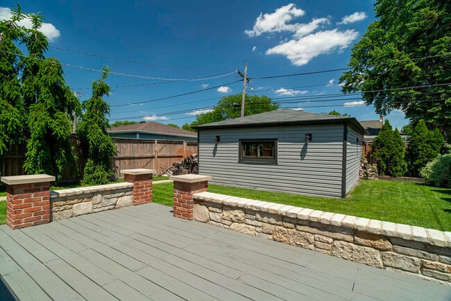 Building Photo - 2537 Willow St