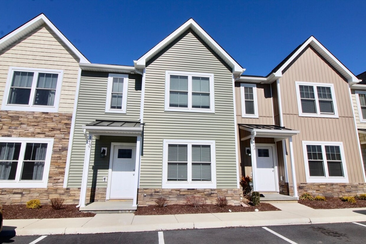 Photo - Large 3 bedroom townhome for rent in off of Boyers Rd in Rockingham County! 1437 Hornsby Ave.