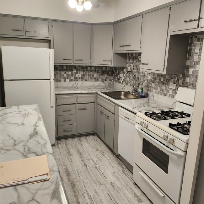 Building Photo - 8541 Lotus Ave