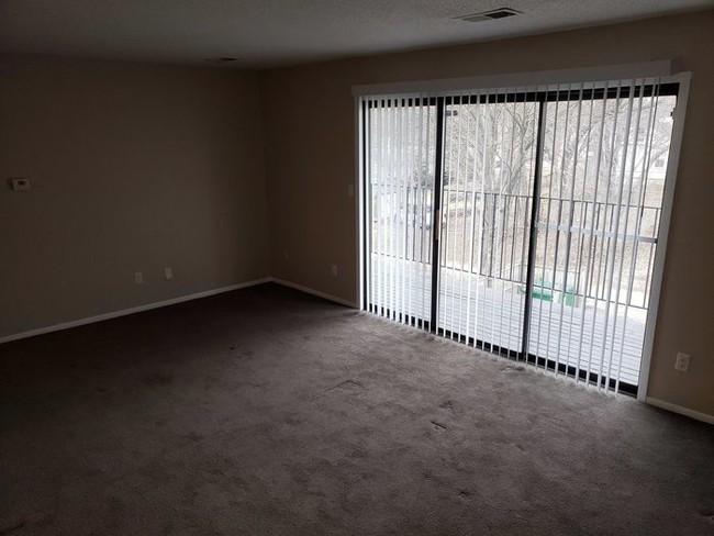 Building Photo - 1 Unit Available!!-Bonner Springs Apartment!!