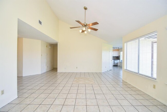Building Photo - 10110 Shadow Pine Dr