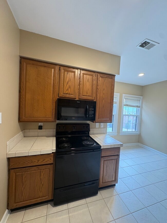 Foto del edificio - 2032 Graybar Ln