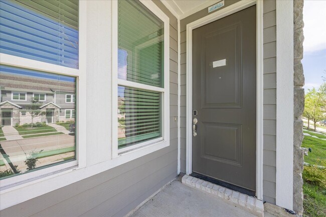 Building Photo - 1233 Creekbank Dr