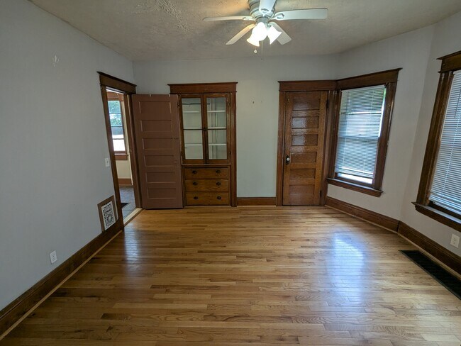 Foto del edificio - 918 S Goodman St