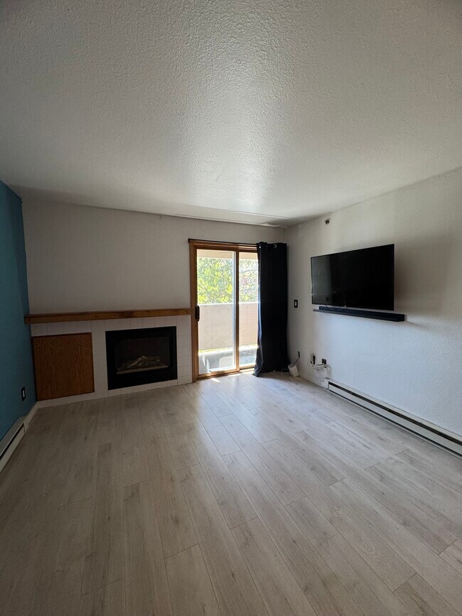 Foto del edificio - 1385 Sparta Plz