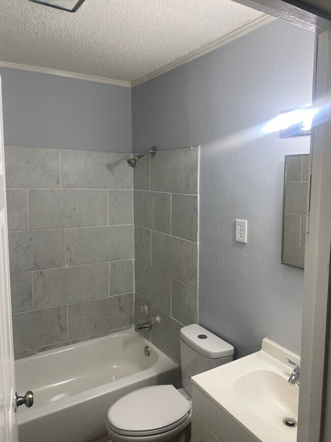 Foto del edificio - Beautifully Updated 3-Bedroom, 2-Bath Home...