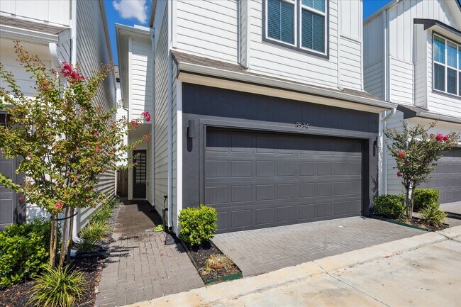 Foto del edificio - 8534 Adell Rose Ln