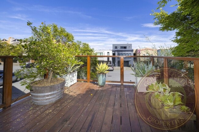 Foto del edificio - Potrero Hill - 3 BR, 2.5 BA House 1,388 Sq. Ft. - 3D Virtual Tour, Large Private Yard