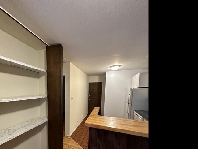 Foto del edificio - 2 bedroom in Chicago IL 60657